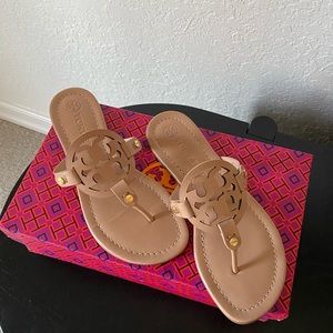 Tory Burch Miller 6.5 makeup color